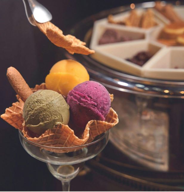 宮原眼科レストランメニューアイスクリームパフェ